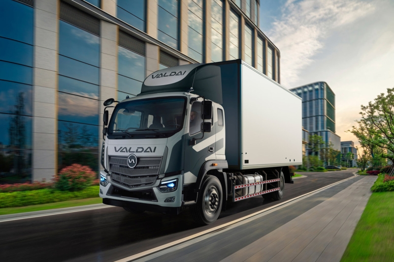 Пополнение в коммерческом сегменте: в России стартовали продажи грузовика Валдай 18
