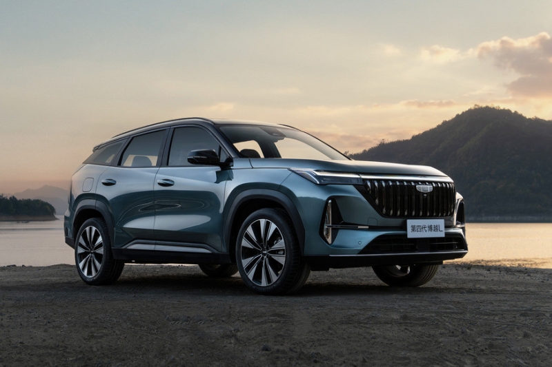 Представлен новый Geely Atlas: упрощённый дизайн и богатое оснащение