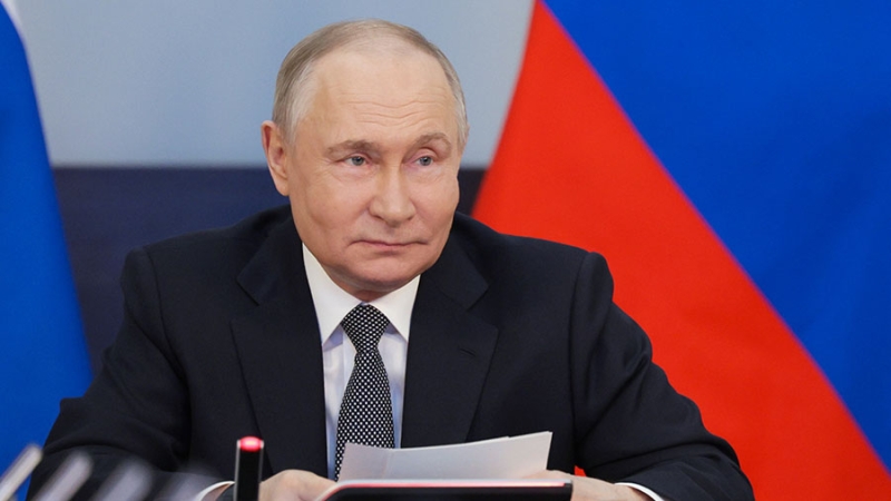 Путин поручил утвердить перечень ушедших из России компаний