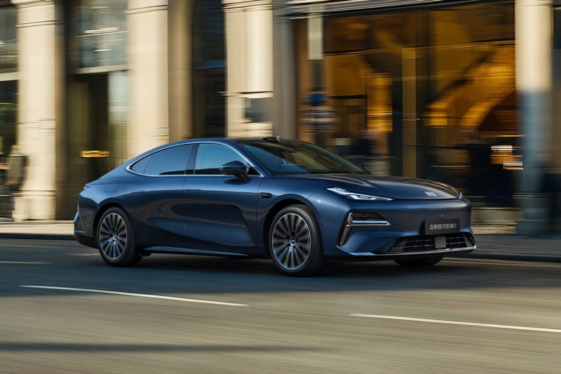 Седан Geely Galaxy Starshine 8 предложен с двумя установками на выбор