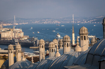 Туристы отменили треть туров в Стамбул из-за землетрясений