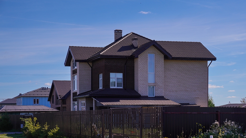 Эксперт дала советы при выборе загородного дома на лето