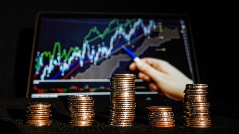 Издержки роста: рубль продолжает дорожать к доллару и юаню