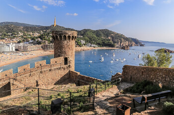 Каталония отложила повышение туристического налога