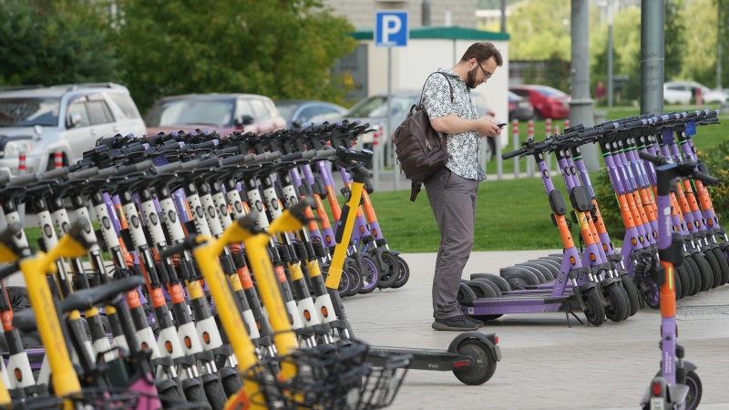 Колесным ходом: на кикшеринговые самокаты начали устанавливать отечественную электронику