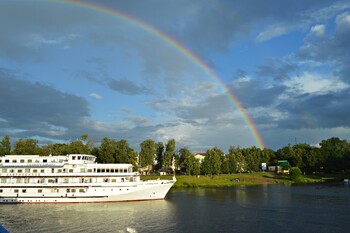 На теплоходе «Михаил Булгаков» отравились около 50 пассажиров 