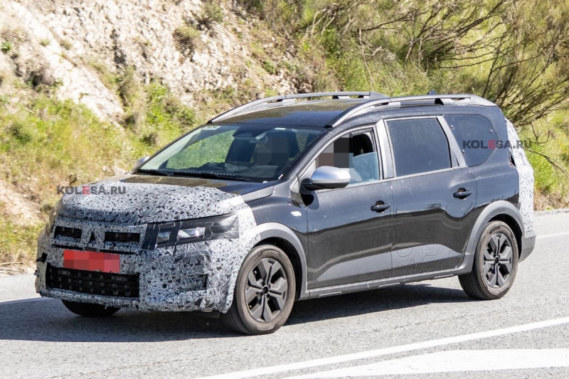 Обновлённый кросс-универсал Dacia Jogger проехался на камеру