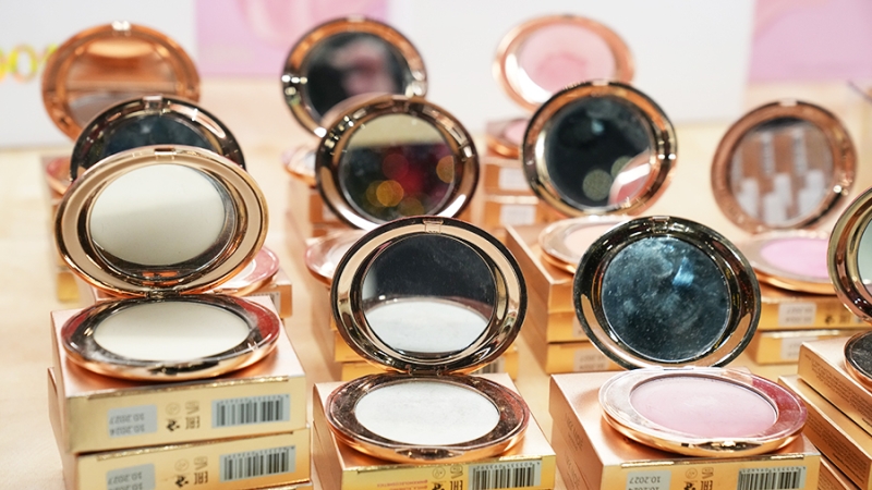 СМИ сообщили о возобновлении поставок косметики из США в РФ