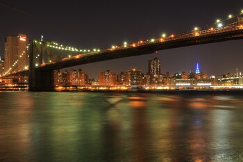 В Нью-Йорке мексиканский парусник врезался в Бруклинский мост