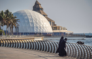 В Саудовской Аравии впервые за 70 лет начнут продавать алкоголь