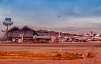 Вход в аэропорт Мадрида ограничат по ночам 