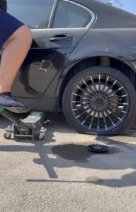 Выездной шиномонтаж: Важность, плюсы, минусы и когда он необходим