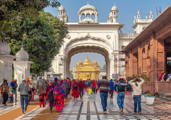 В Индии всё чаще наказывают туристов за курение вейпов 