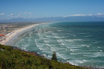 В ЮАР почти 50 человек погибли из-за снегопадов и наводнений