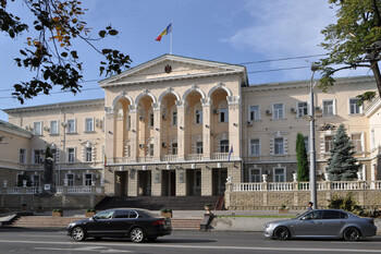 Аэропорту Кишинёва присвоили имя Евгения Доги