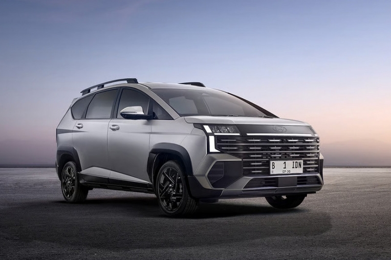 Компактвэн Hyundai Stargazer и его кросс-версия стали брутальнее после рестайлинга