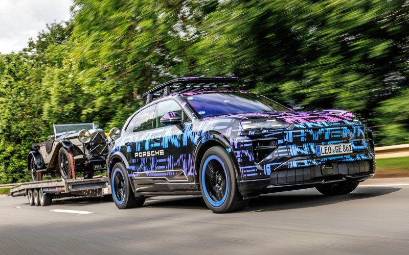 Новый Porsche Cayenne: рекорд от гонщицы-блондинки и грузовой тест от Ричарда Хаммонда