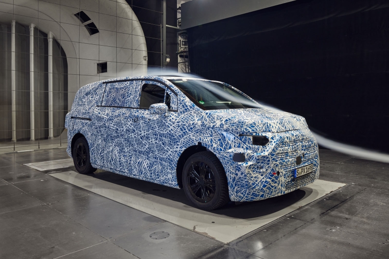 Прошедший ряд испытаний Mercedes-Benz VLE показался на новых фото