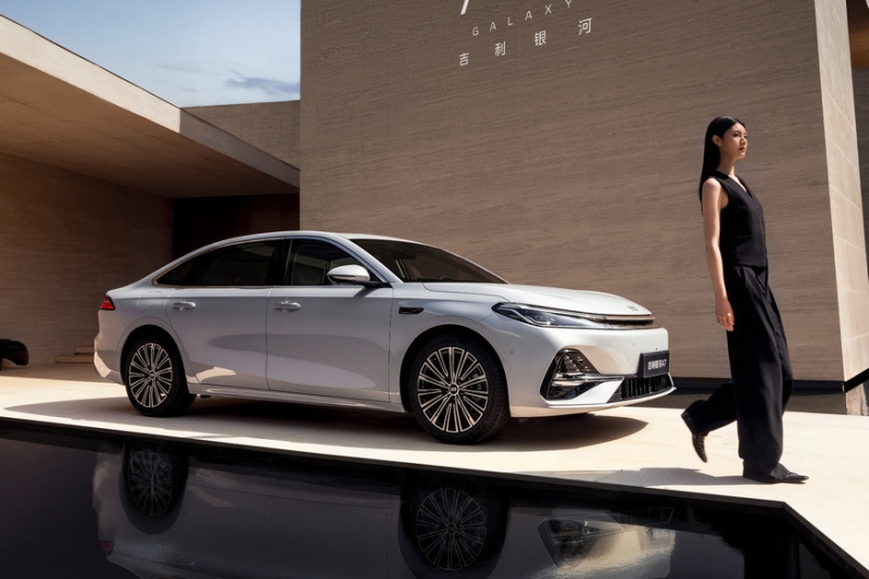 Седан Geely Galaxy A7 выходит на рынок: размером с Toyota Camry, но гораздо дешевле