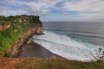 У острова Бали в Индонезии затонул паром с пассажирами 