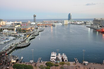 В Барселоне закроют два круизных терминала из-за избыточного туризма 