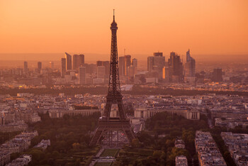 В Париже на Эйфелевой башне из-за жары закрыли обзорную площадку 