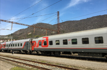 Задерживаются 75 поездов в Крым и из него