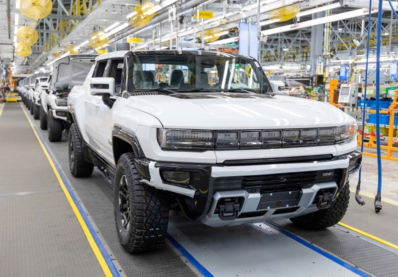 GM сокращает производство GMC Hummer EV и Cadillac Escalade IQ из-за низкого спроса