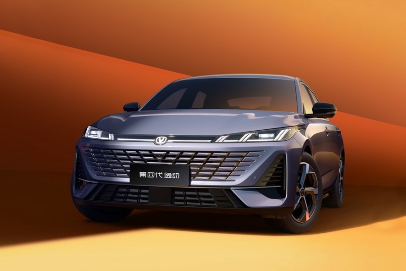 Седан Changan Lamore, который доступен и в России, получил новый салон после рестайлинга