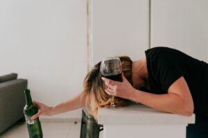 Выход из запоя: важные аспекты и помощь