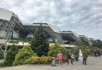 В аэропорту Сочи открыли стойки для самостоятельной регистрации и сдачи багажа