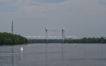 В Ленинградской области автобус с туристами столкнулся с поездом 