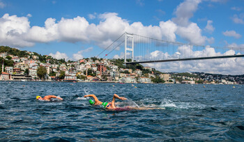 В Стамбуле россиянин пропал во время заплыва «Босфор 2025»  
