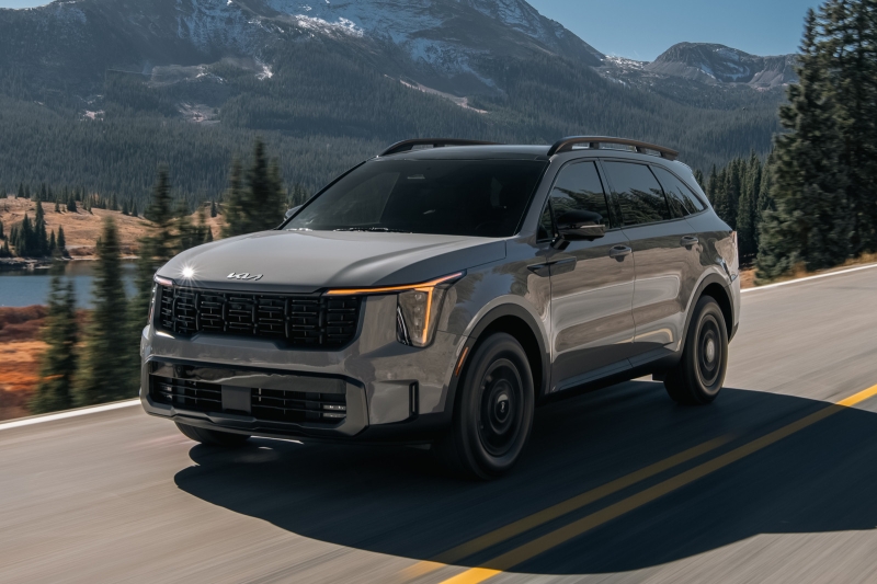 Кроссовер Kia Sorento получил скромные обновки и подорожал