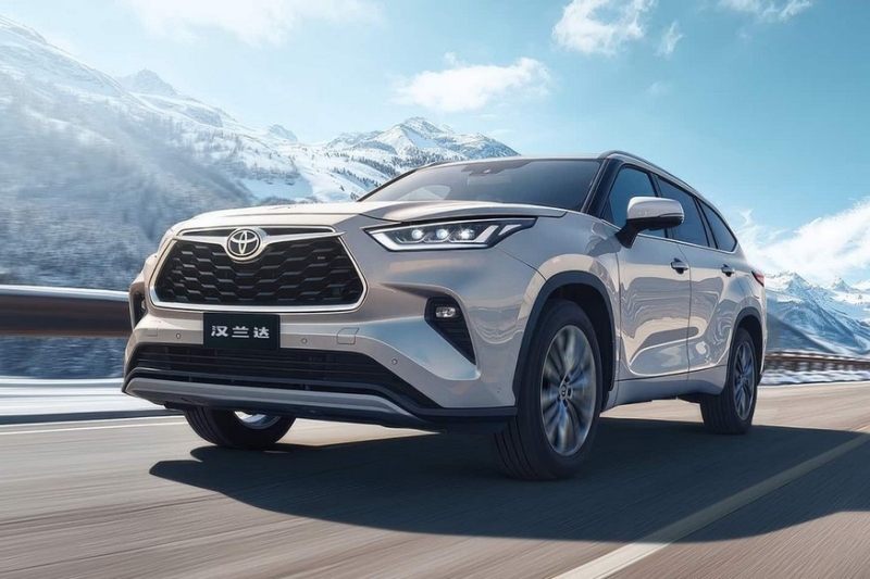 Кроссовер Toyota Highlander получил новый интерьер, но пока не для всех рынков