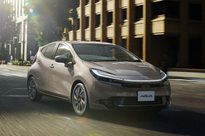 Обновлён хэтч Toyota Aqua: облик в стиле старших моделей и расширенный список оборудования
