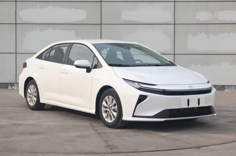 Обновлённый седан Toyota Corolla получил внешность в актуальном фирменном стиле бренда