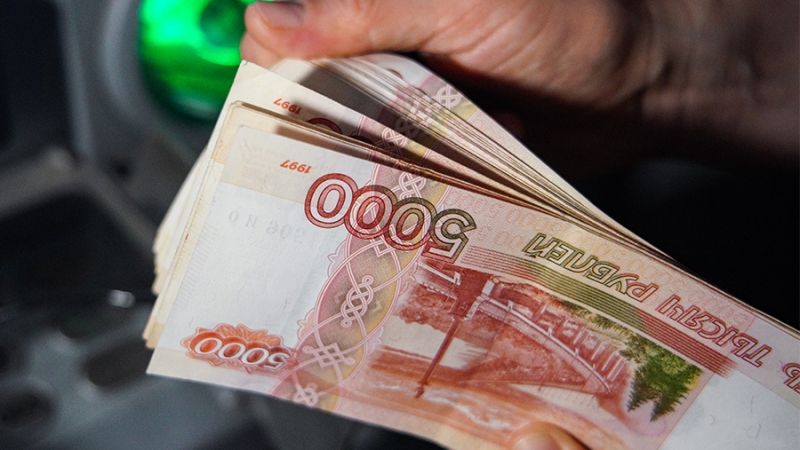 Россиянам начислили налог на вклады. Что нужно знать