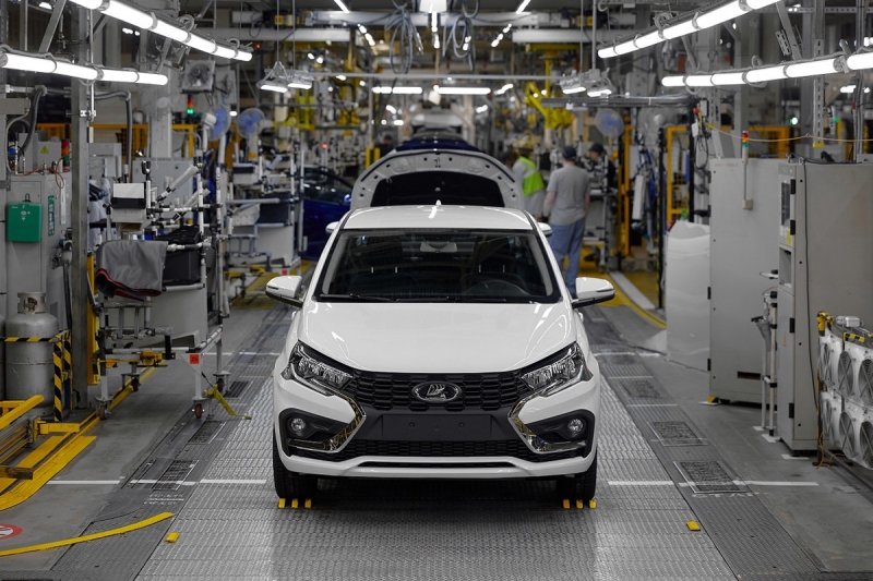 Собранные в Санкт-Петербурге седаны и универсалы Lada Iskra отправили дилерам