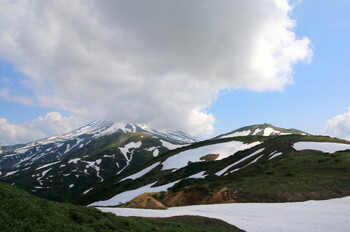 Двое туристов погибли при восхождении на вулкан Вилючинский на Камчатке