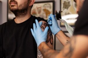 Курсы тату: путь к мастерству для будущих топ-татуировщиков