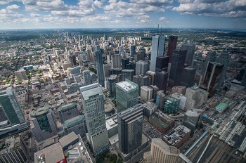 В аэропорту Торонто Boeing 737 Max повредил два других самолёта