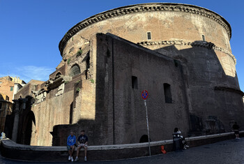 В Риме турист погиб, пытаясь сделать селфи на фоне Пантеона