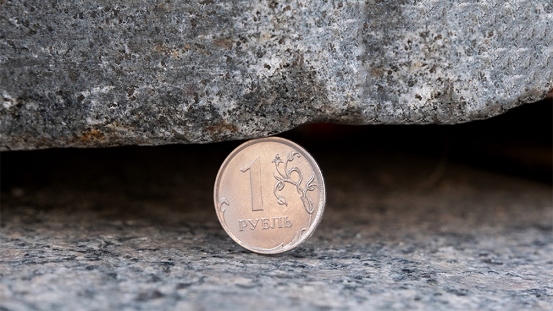 Экономист допустил укрепление курса рубля в 2026 году