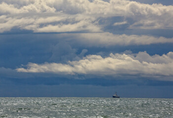 Паром из Турции застрял на рейде Сочи 