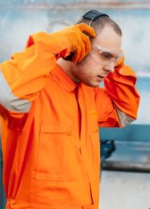 Спецодежда для комфорта на работе: защита, которая не мешает работать