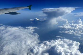 Сразу несколько авиакомпаний запретили провозить наушники Apple в багаже