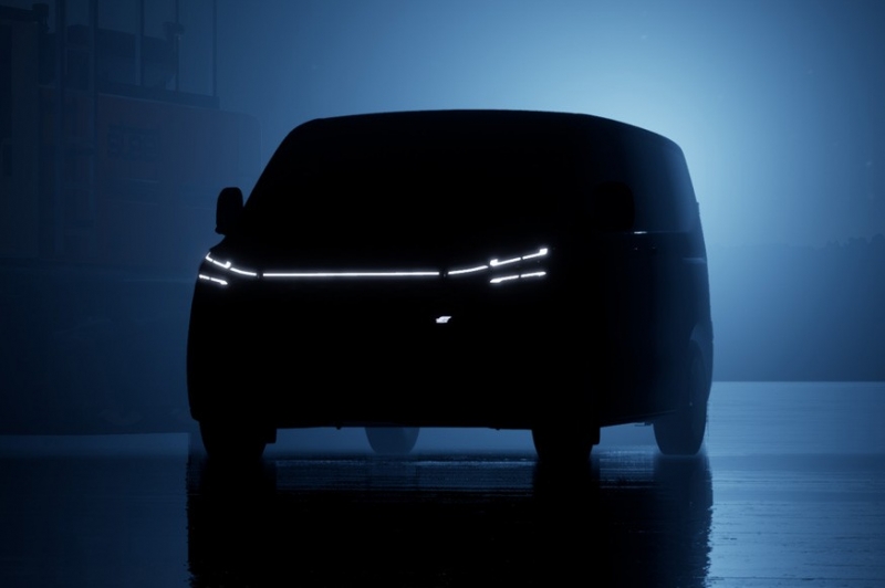 Ford дразнит силуэтом новинки: тизер Tourneo Custom EV