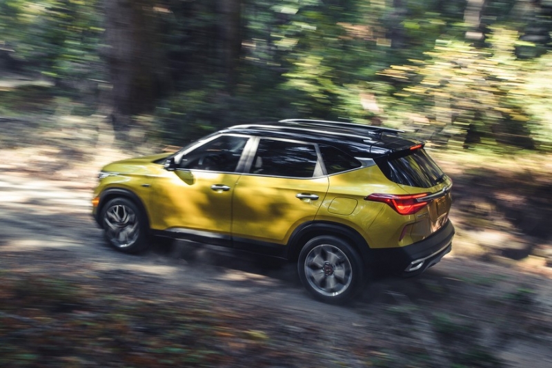 Кроссовер Kia Seltos готовится к рестайлингу: новые шпионские фото