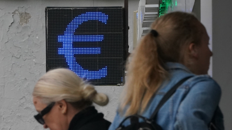 Курс евро поднялся выше 88 рублей